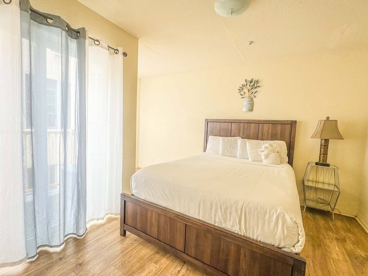 Entire apartment, Spacious 2 beds Loft by Downtown with Parking in San Diego, San Diego County