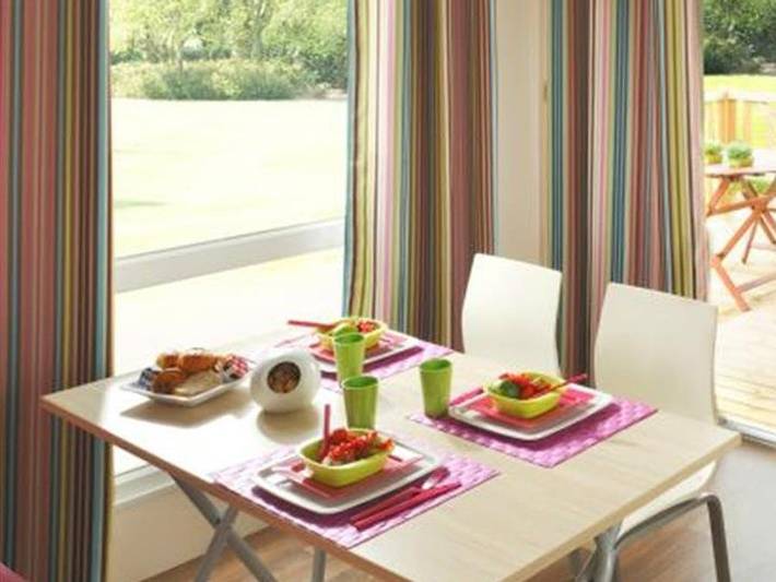 Camping La Roseraie  - Mobilheim 5 personen - Cottage Pacifique - 2 Zimmer: 27m² - Überdachte Terrasse 9m² 4/5 pers. in La Baule-Escoublac, Côte d'Amour