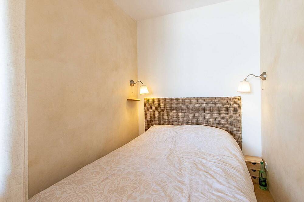 Appartement entier, Port Grimaud Studio avec terrasse sur plage - Vue Mer-  Clim, Wifi in Port Grimaud, Grimaud