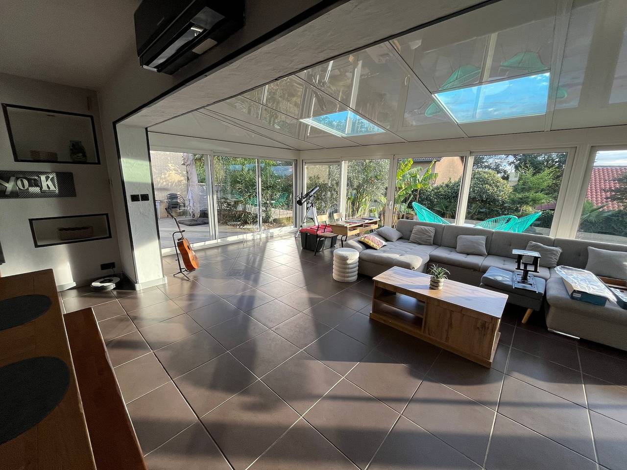 Spacious Villa Zena for 11 Guests Near Airport and Eurexpo in Saint-Bonnet-de-Mure, Rhône