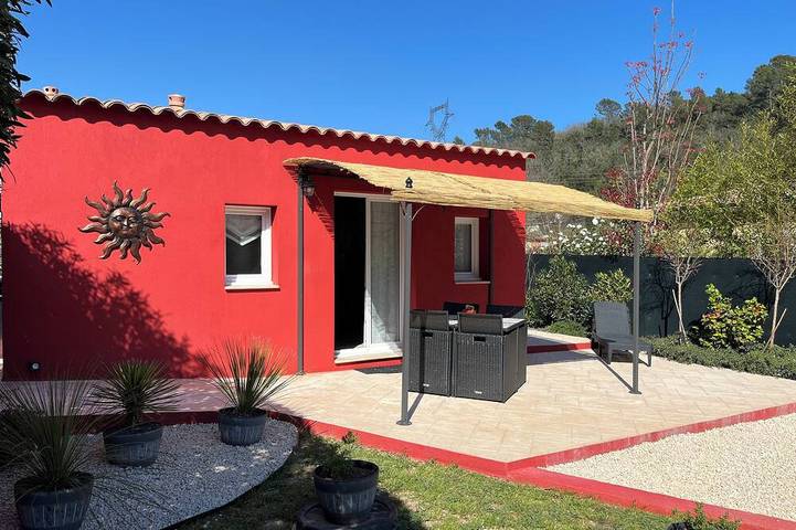 Location de vacances pour 4 personnes, avec jardin à Méounes-lès-Montrieux