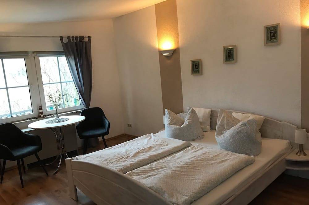 Ganze Wohnung, Kleine gemütliche Ferienwohnung in sehr ruhiger Lage in Ostseebad Prerow, Prerow