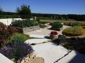 Gîte pour 4 personnes, avec vue et jardin à Échiré