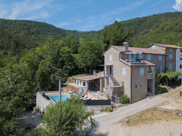Schöne istiranische Villa für bis zu 12 Gäste mit privatem Pool in Livade, Općina Oprtalj