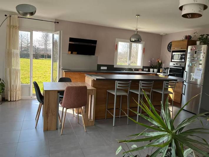 Location de vacances pour 4 personnes, avec Terrasse ainsi que Jardin et Vue dans Certines