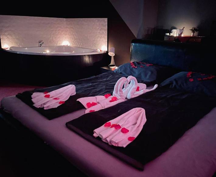 Bed & breakfast dla 2 osób, z ogród i jacuzzi oraz basen w Miszkolc