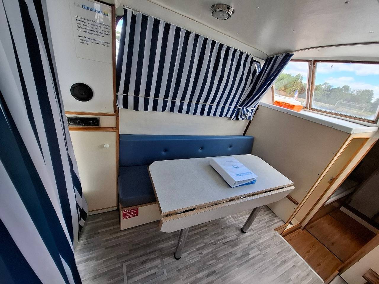 Séjour Unique à Bord d'un Bateau à Chenillé-Changé - Jusqu'à 5 Pers. in Chenillé-Changé, Région de Segré