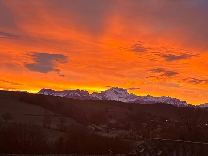Location de vacances pour 8 personnes, avec vue et jardin, animaux acceptés à Vaulx - 2