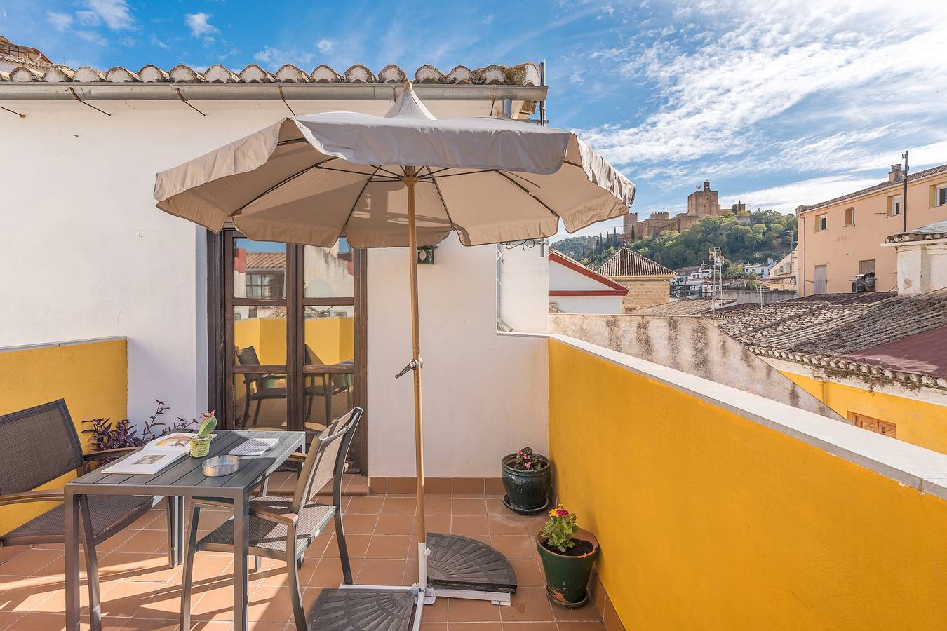 Geheel appartement, Appartement 'Duplex met Terras en Uitzicht' met Privéterras, Wi-Fi en Airconditioning in Granada, Granada Provincie