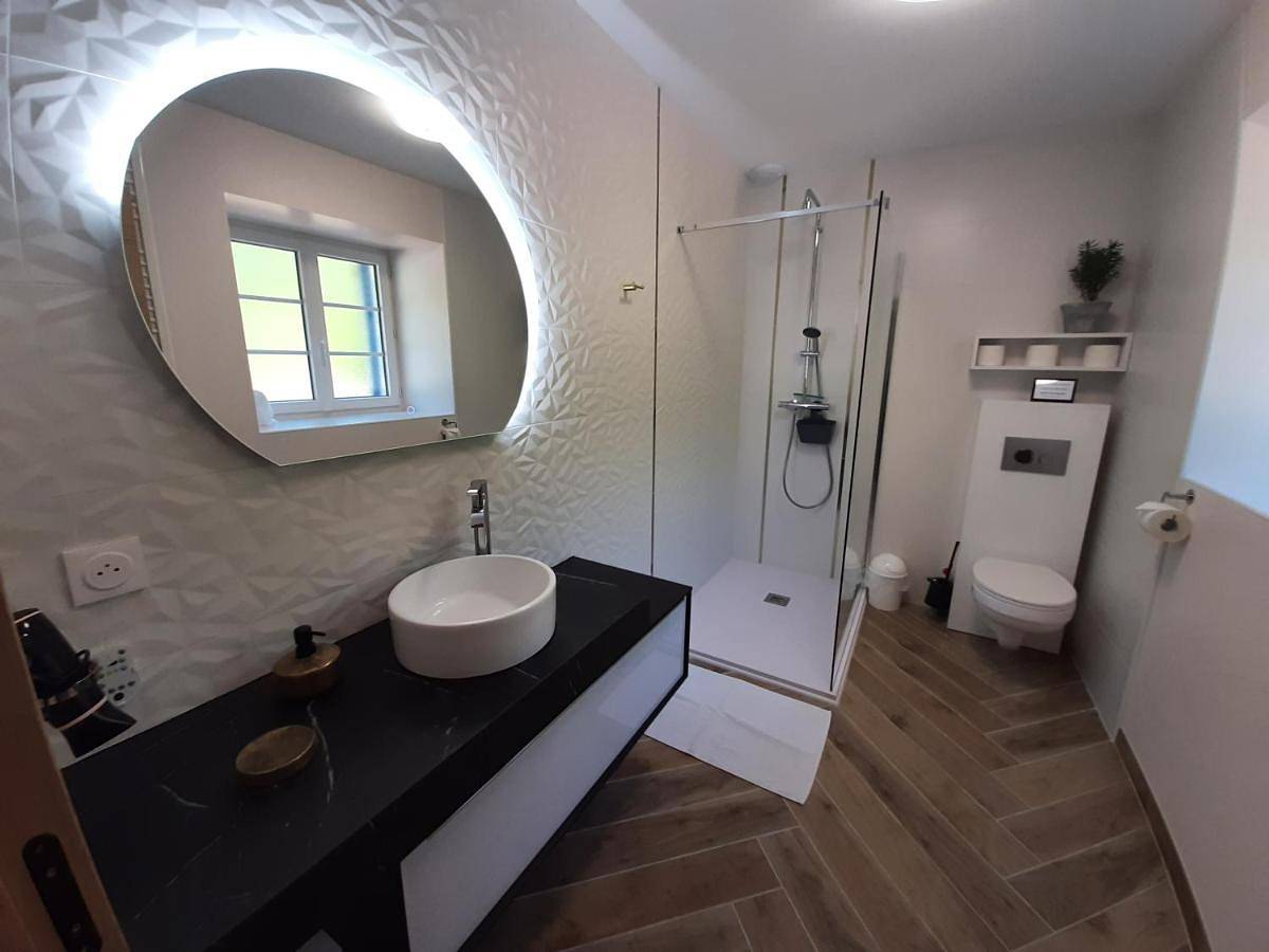 Double Room with Private Bathroom in Autrèche, Région de Tours