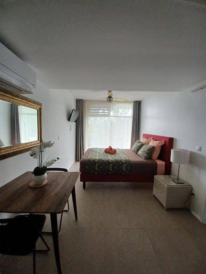 Gîte pour 2 personnes, avec vue ainsi que piscine et jardin dans Punaauia - 3