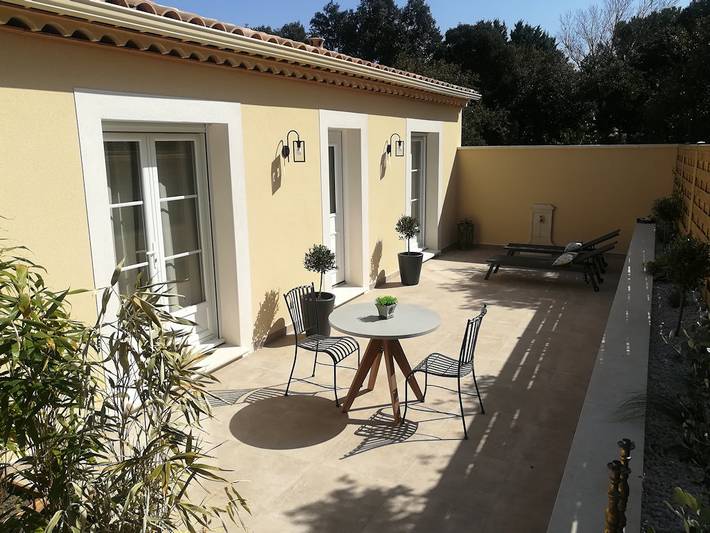 Gîte pour 2 personnes, avec terrasse à Châteauneuf-de-Gadagne