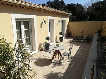 Gîte pour 2 personnes, avec terrasse à Châteauneuf-de-Gadagne