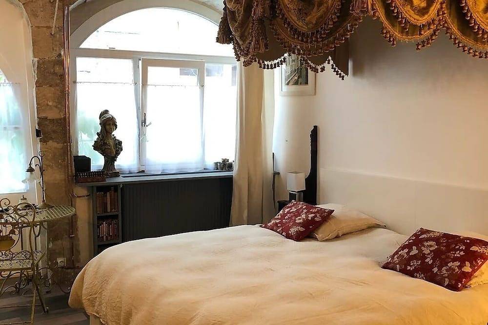 Atypical and charming Medieval house ! in Caylus, Quercy