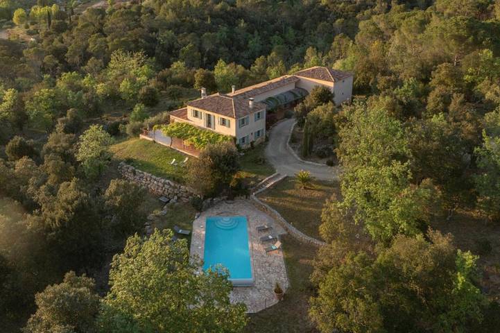Gîte pour 8 personnes, avec jardin ainsi que vue et piscine à Correns - 2