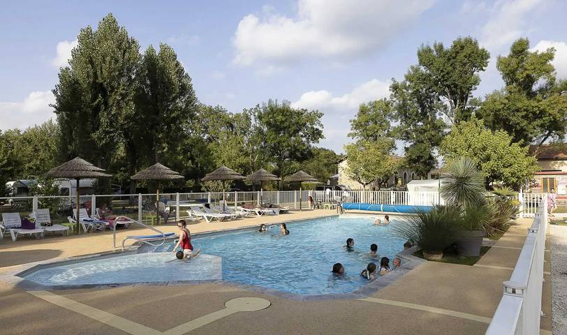 Tente pour 2 personnes, avec bassin pour enfant en Dordogne - 2