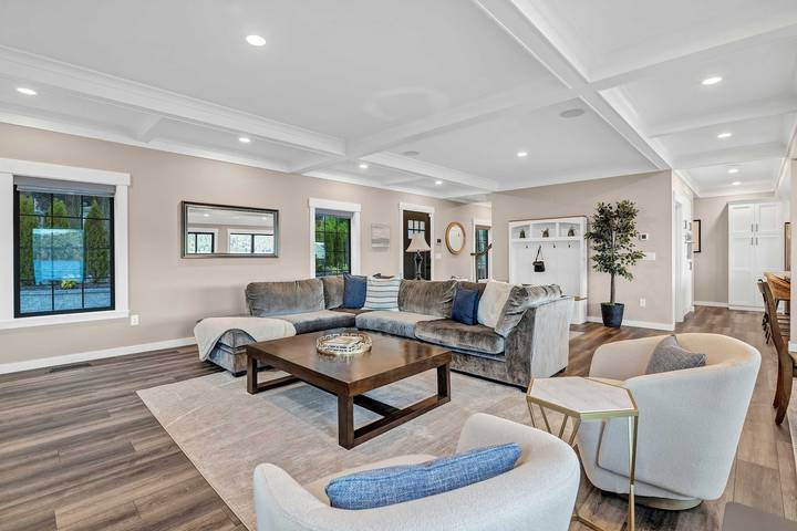 Vacation rental for 9 people, with balcony, kid friendly in Puget Sound