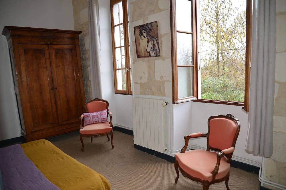 Gite Fremigere - 4* - 6 Bedrooms -Campagne-Mer-Piscine - sleeps 14-15 in Sainte-Gemme, Région de Saintes