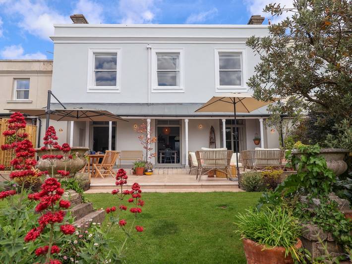 Cottage for 13 people, with pool and garden in Teignmouth