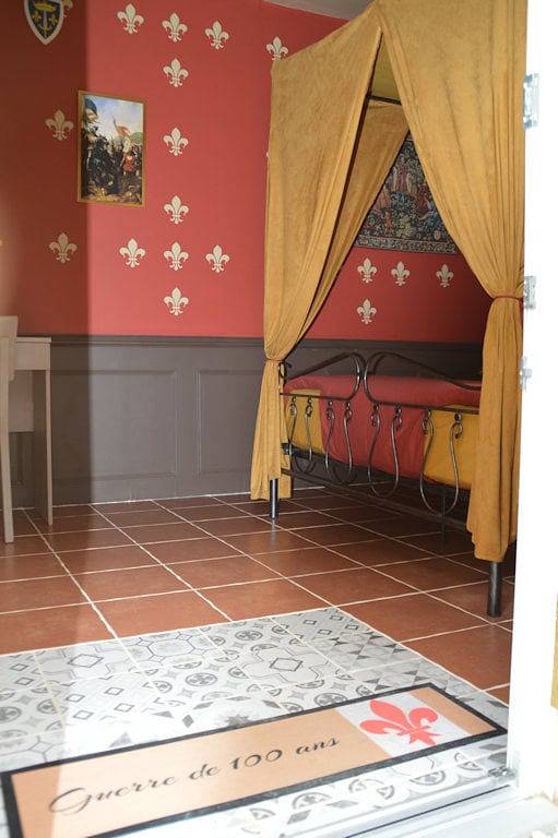 Chambres d'hôtes à thème - Amboise - Chambre Guerre de 100 ans in Amboise, Région de Tours