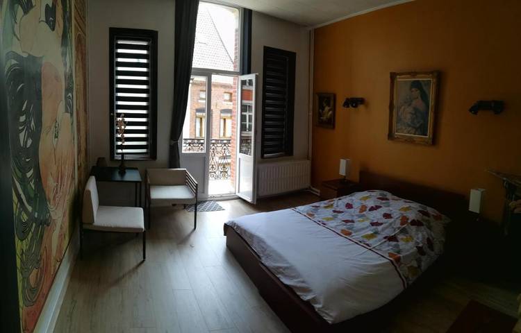 Location de vacances pour 6 personnes, avec terrasse, animaux acceptés à Chimay - 2