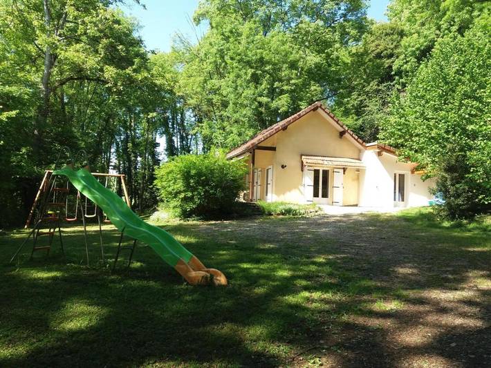 Gîte pour 8 personnes, avec piscine et jardin, animaux acceptés à Bouilland