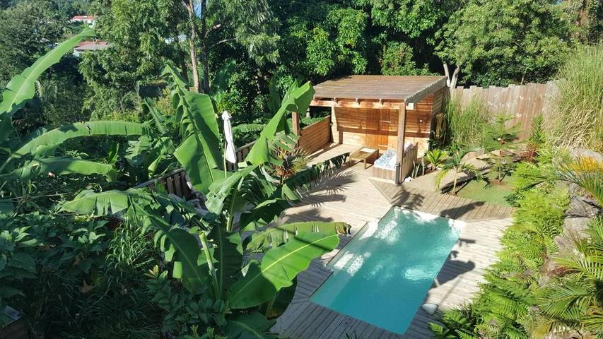 Maison d’hôte pour 4 personnes, avec piscine ainsi que jardin et vue sur l' Île de la Réunion