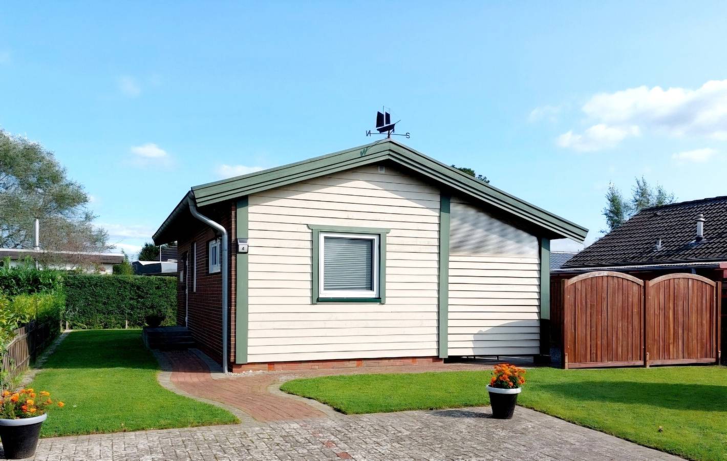 Ferienhaus 'Kleines Schweden' mit Seeblick, privater Terrasse und Wi-Fi in Hennstedt, Eider-Treene-Sorge