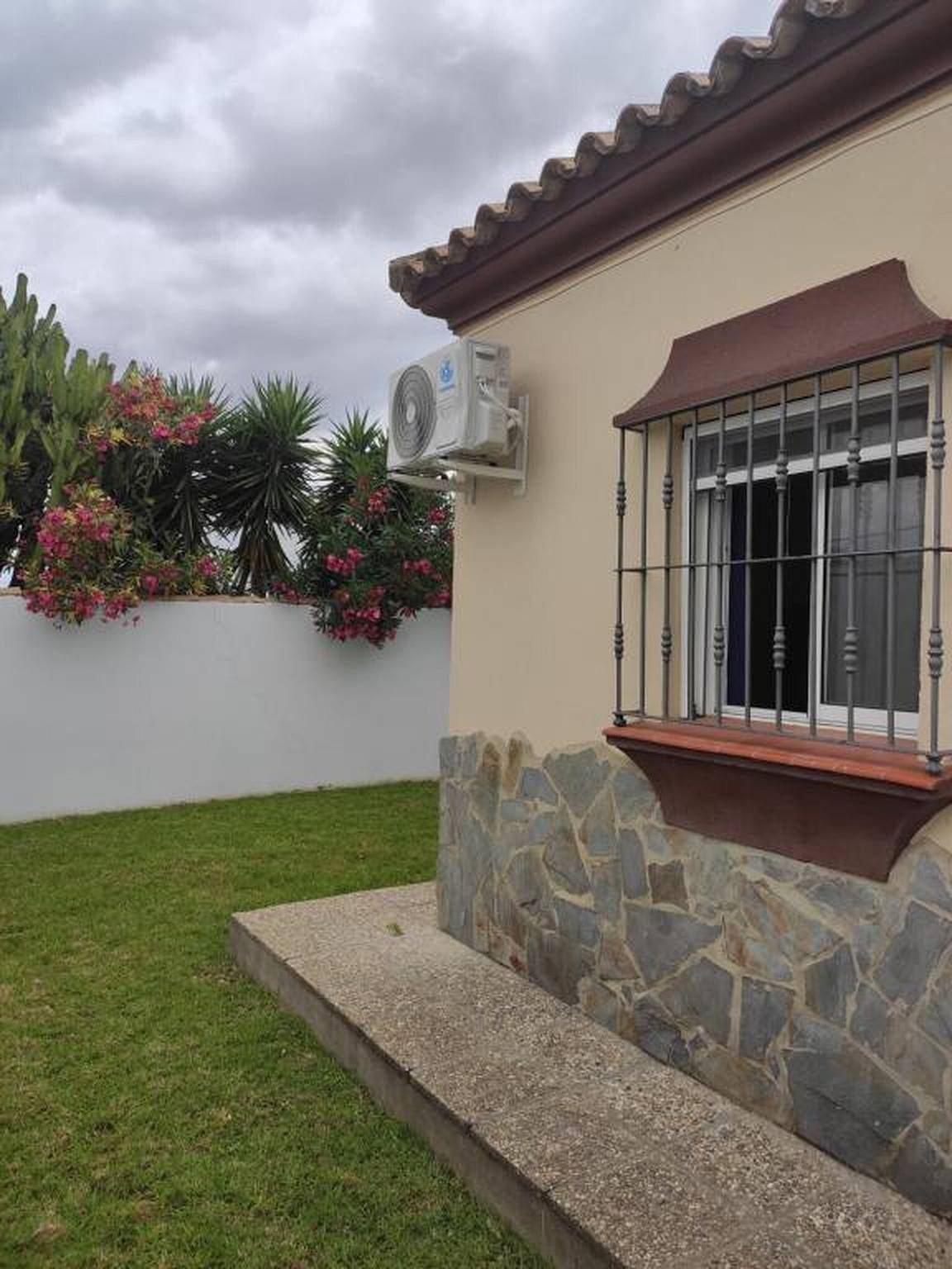 Chalé 'Tu Limonero' com piscina privada, Wi-Fi e ar condicionado in Pago del Humo, Chiclana de la Frontera