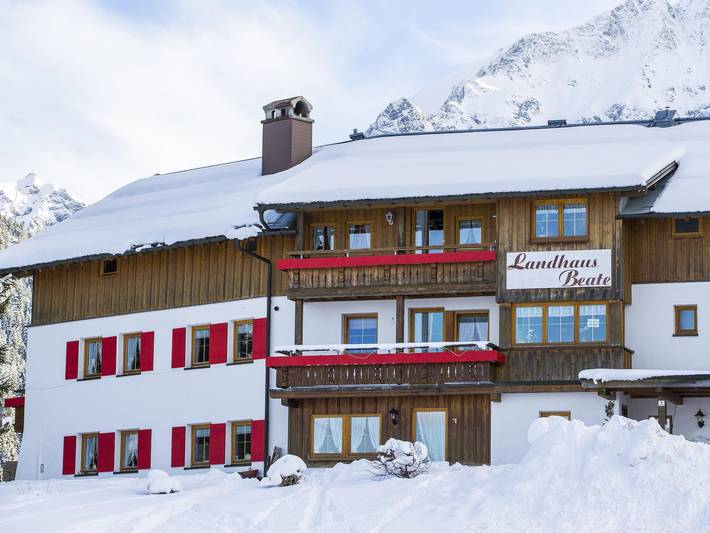 Ferienwohnung für 2 Personen, mit Garten und Balkon im Kleinwalsertal