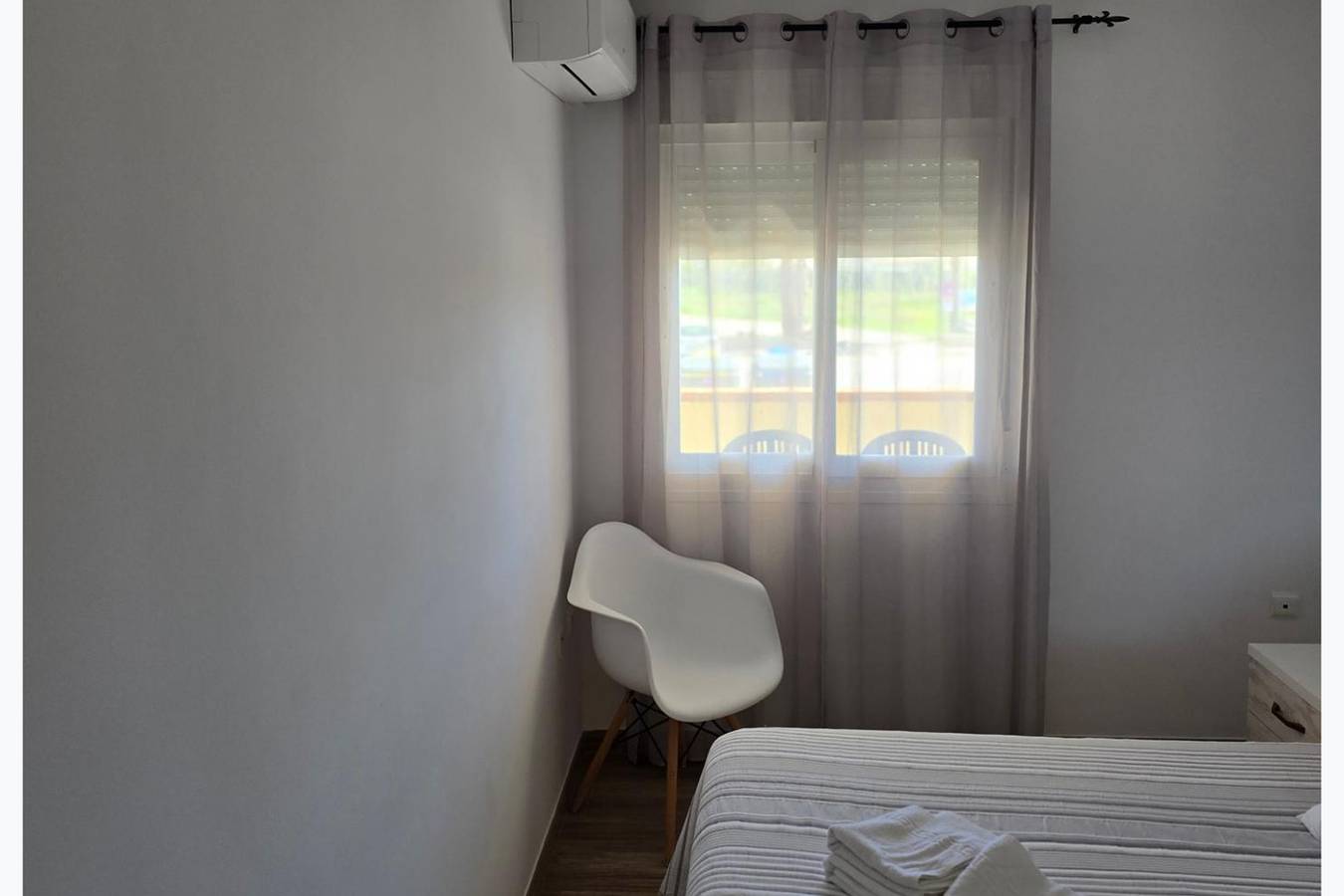 Entire holiday apartment, 1 Bed Flat - Sleeps 2 - Parking - Wifi in Southampton, South East England