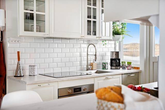 Ferienhaus mit Strandgrundstück, Boot und Steg in Småland in Kronoberg