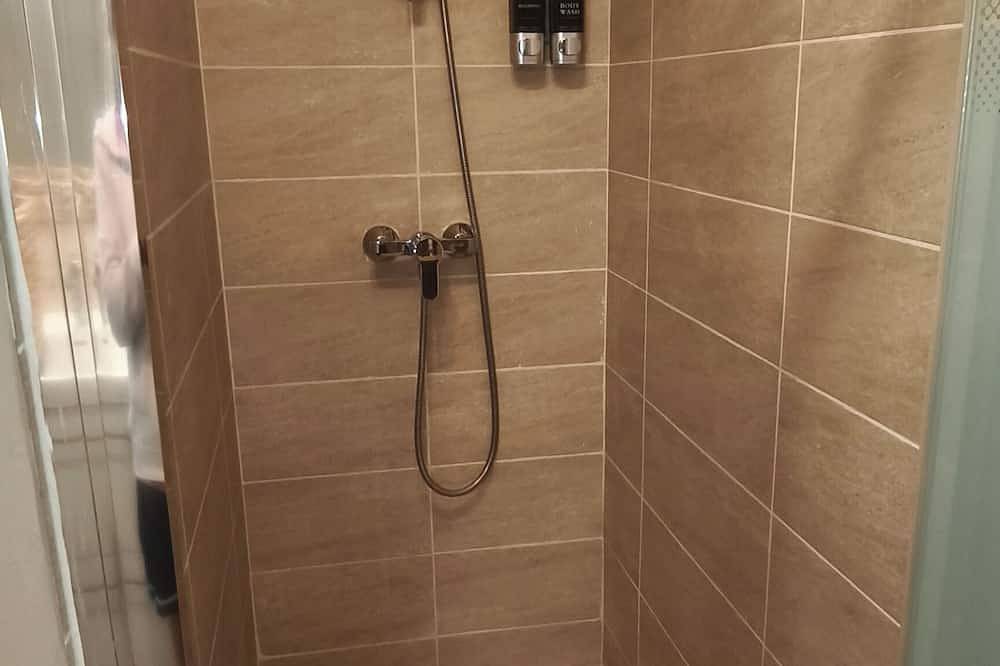 Appartement entier, T2 cosy avec jardin privatif à 5 min de Cassis, des Calanques et des plages in Carnoux-en-Provence, Côte méditerranéenne (France)