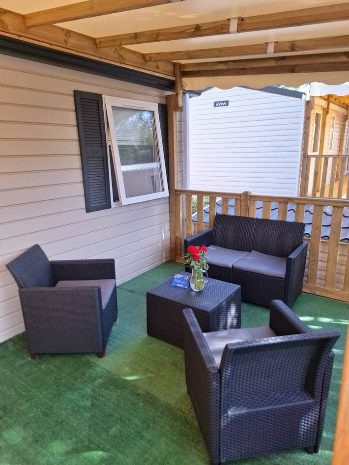 Camping pour 8 personnes, avec vue sur le lac et bassin pour enfant, animaux acceptés dans le Languedoc-Roussillon - 2
