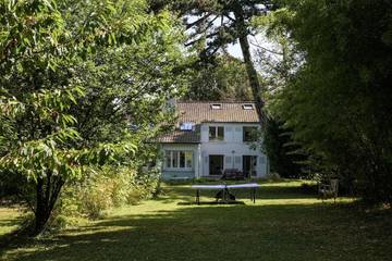 Location de vacances pour 12 personnes, avec vue et terrasse à Marly-le-Roi