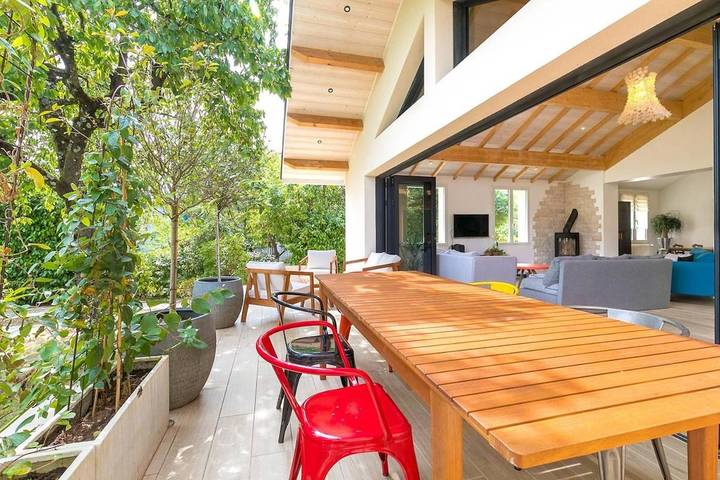 Maison d’hôte pour 10 personnes, avec Terrasse et Jardin à Dijon