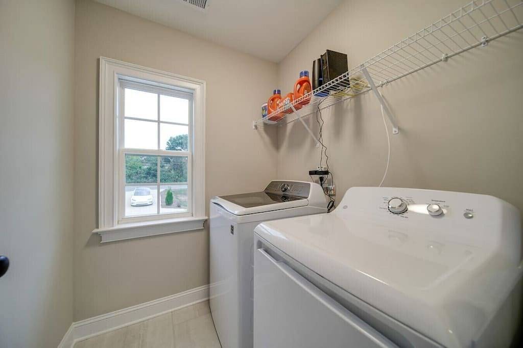 Cozy & Immaculate 4-Br Modern Farmhouse Retreat! in Gaston County