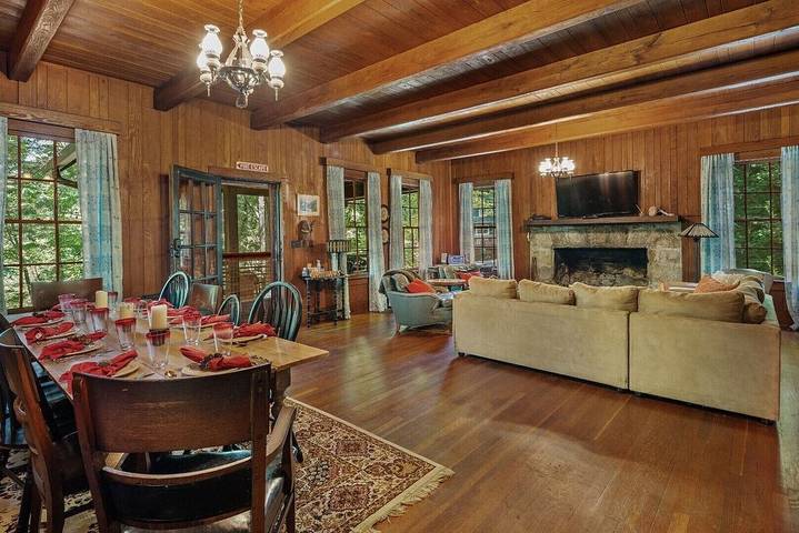 Vacation house for 12 people, with balcony in Lake Lure