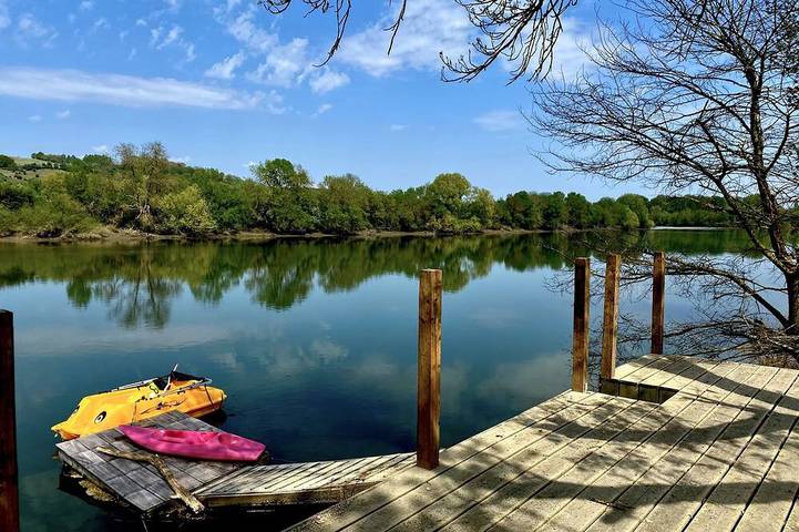 Location de vacances pour 8 personnes, avec balcon et jardin à Tourville-la-Rivière