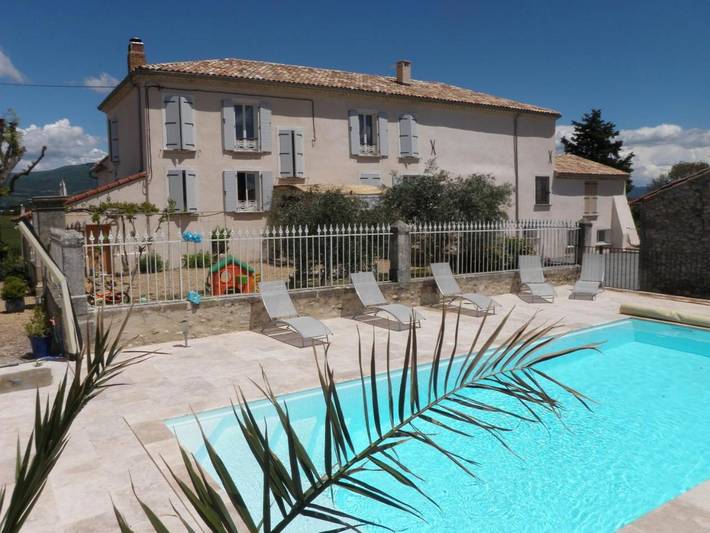 Chambre d’hôte pour 2 personnes, avec vue ainsi que piscine et jardin à Montfort