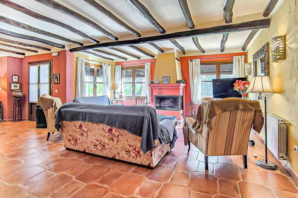 Gorgeous home in Almedinilla in Venta las Navas, Almedinilla