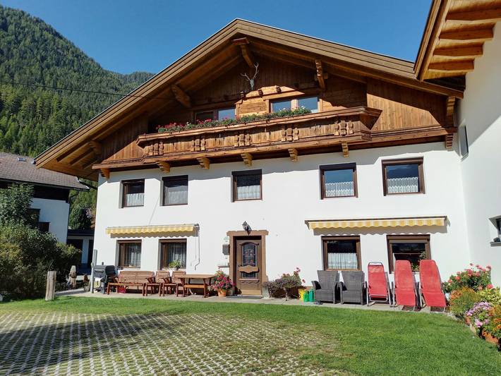 Ferienwohnung für 9 Personen, mit Garten und Balkon