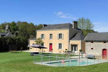 Gîte pour 10 personnes, avec jardin à Chailland