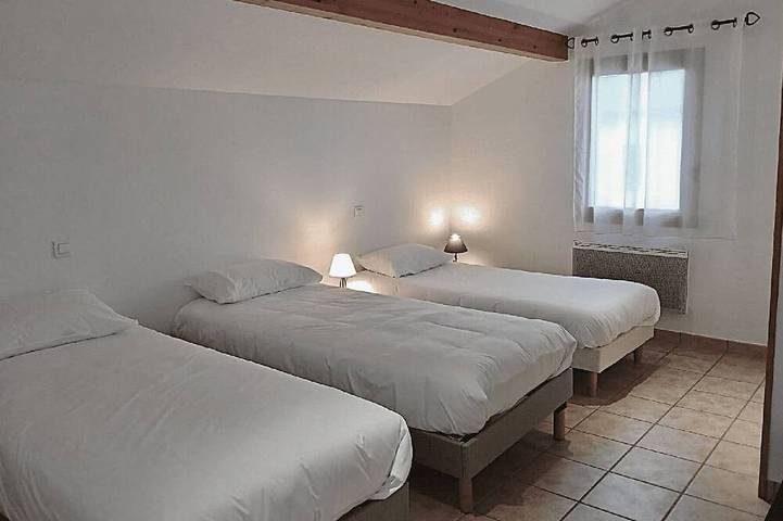 Location de vacances pour 5 personnes, avec piscine ainsi que balcon et jardin à La Côte-Saint-André - 3