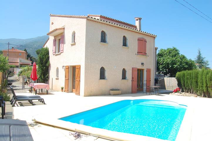 Gîte pour 4 personnes, avec piscine dans Office De Tourisme De Laroque Des Alberes