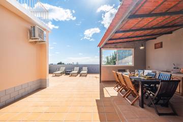 Villa With Pool for 10 People in São Gonçalo, Madeira, Photo 3