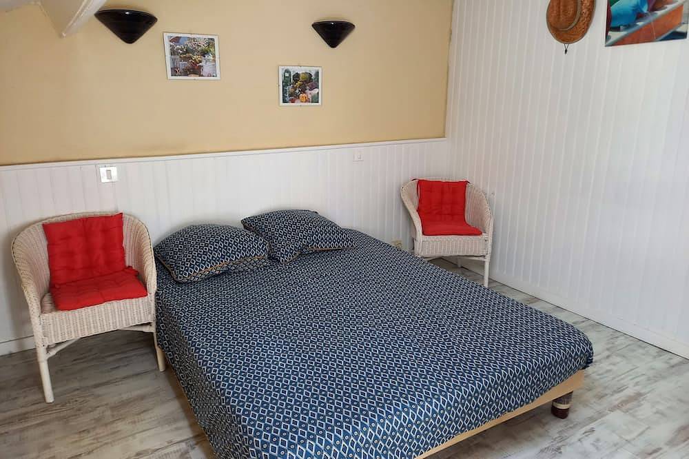 Entire apartment, F3 duplex with loggia beach 3 min walk, panoramic sunset view in Patrimonio, Calvi region