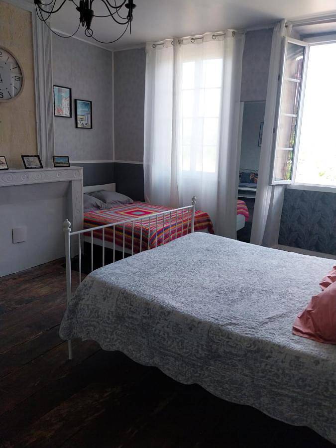 Appartement de vacances entier, Family Room in Cubzac-les-Ponts, Région de Blaye