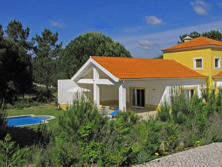 Casa de férias para 9 pessoas, com terraço e piscina e ainda jardim em Quinta do Conde