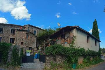 Gîte pour 4 personnes, avec jardin à Corbès